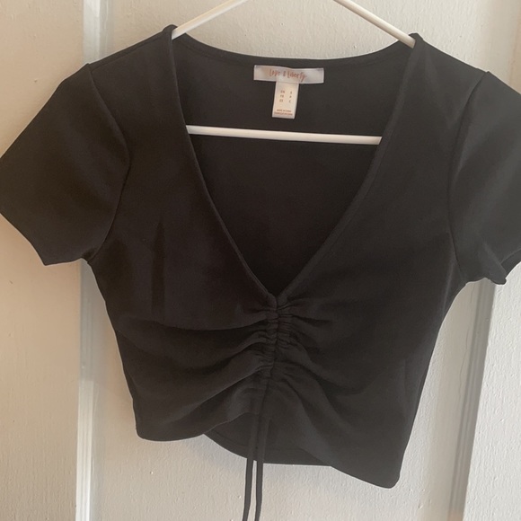 Super cute Black crop top, size S - Picture 3 of 4